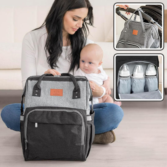 maman et bebe avec sac a dos a langer pour prendre le biberon